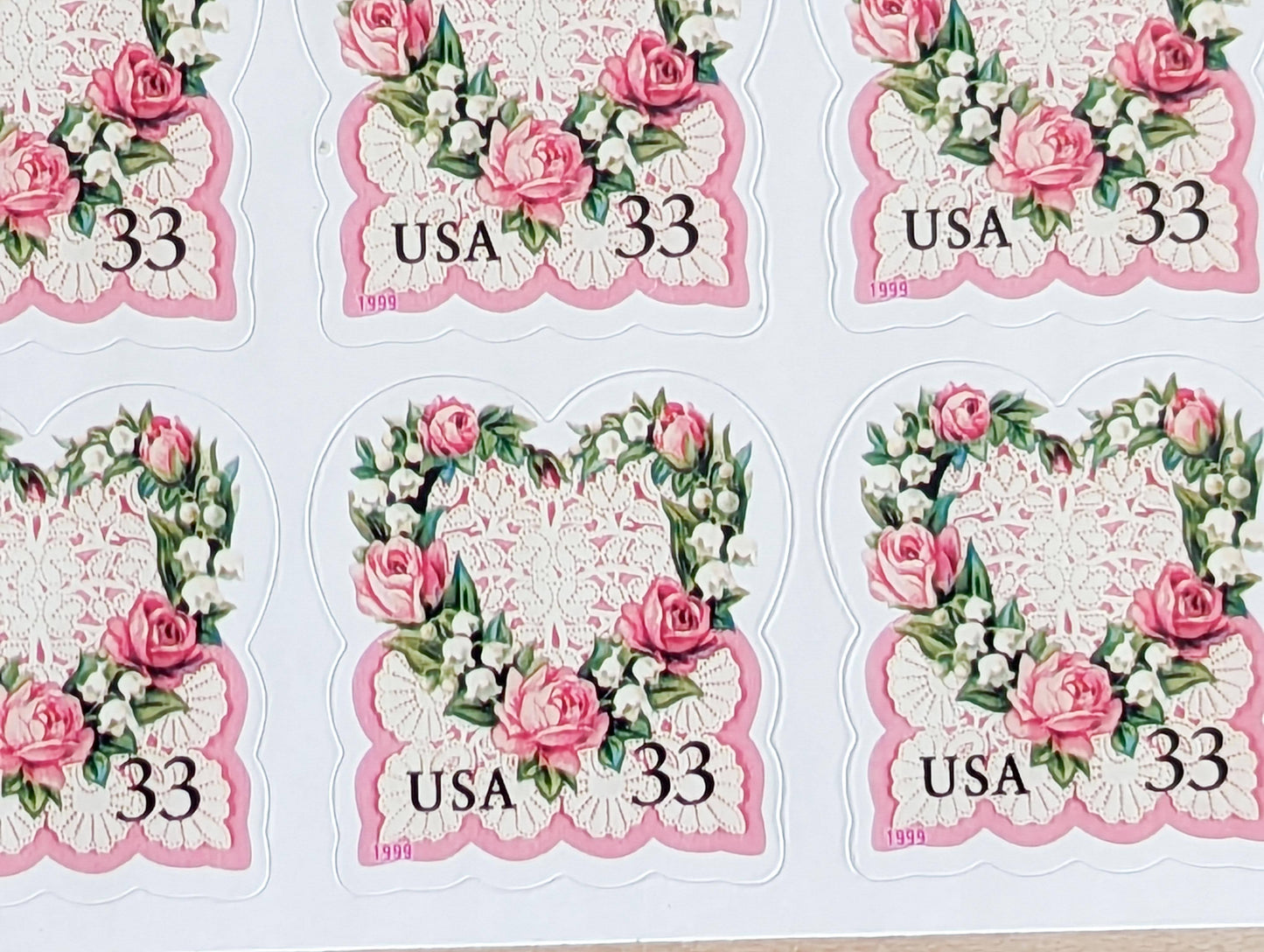 Sheet of 20 Lace and Rose Heart Whreath Stamps, 33 cent stamps, 1999 Unused USPS Postage Stamps