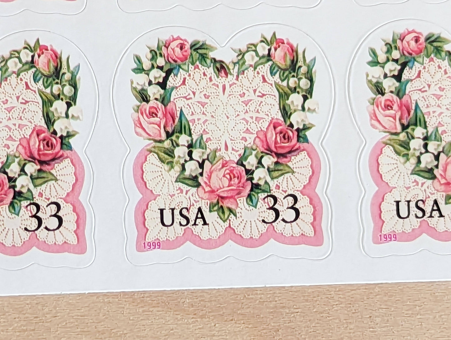 Sheet of 20 Lace and Rose Heart Whreath Stamps, 33 cent stamps, 1999 Unused USPS Postage Stamps