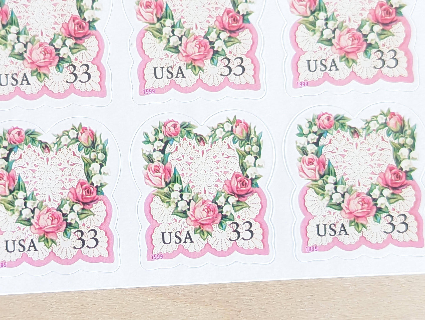 Sheet of 20 Lace and Rose Heart Whreath Stamps, 33 cent stamps, 1999 Unused USPS Postage Stamps