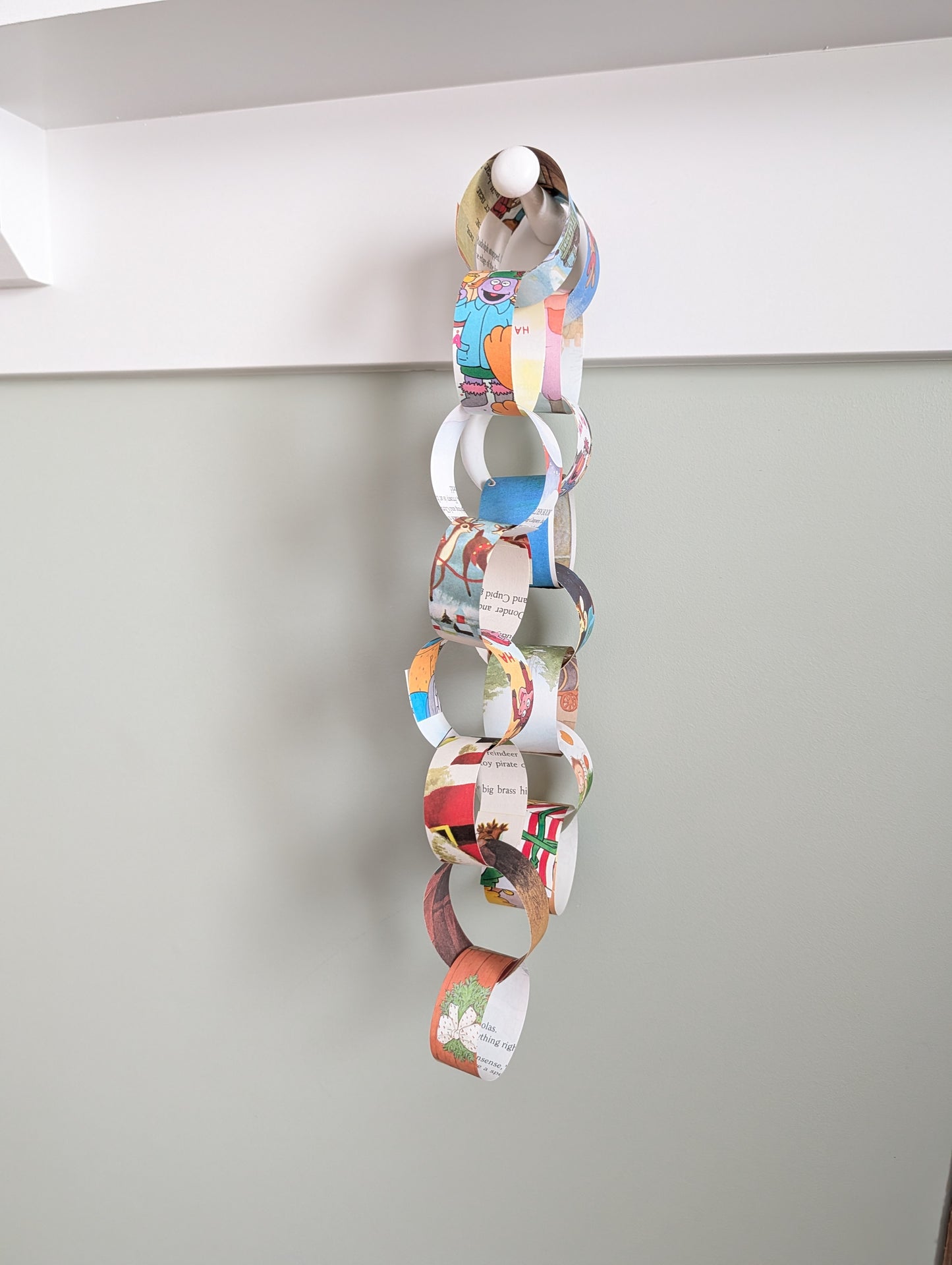 Christmas Golden Book Paper Chain Kit, 31 Chains and Number Stickers to Count Down or Decorate, Made with Book Pages, 1 or 1.5 Inches Wide