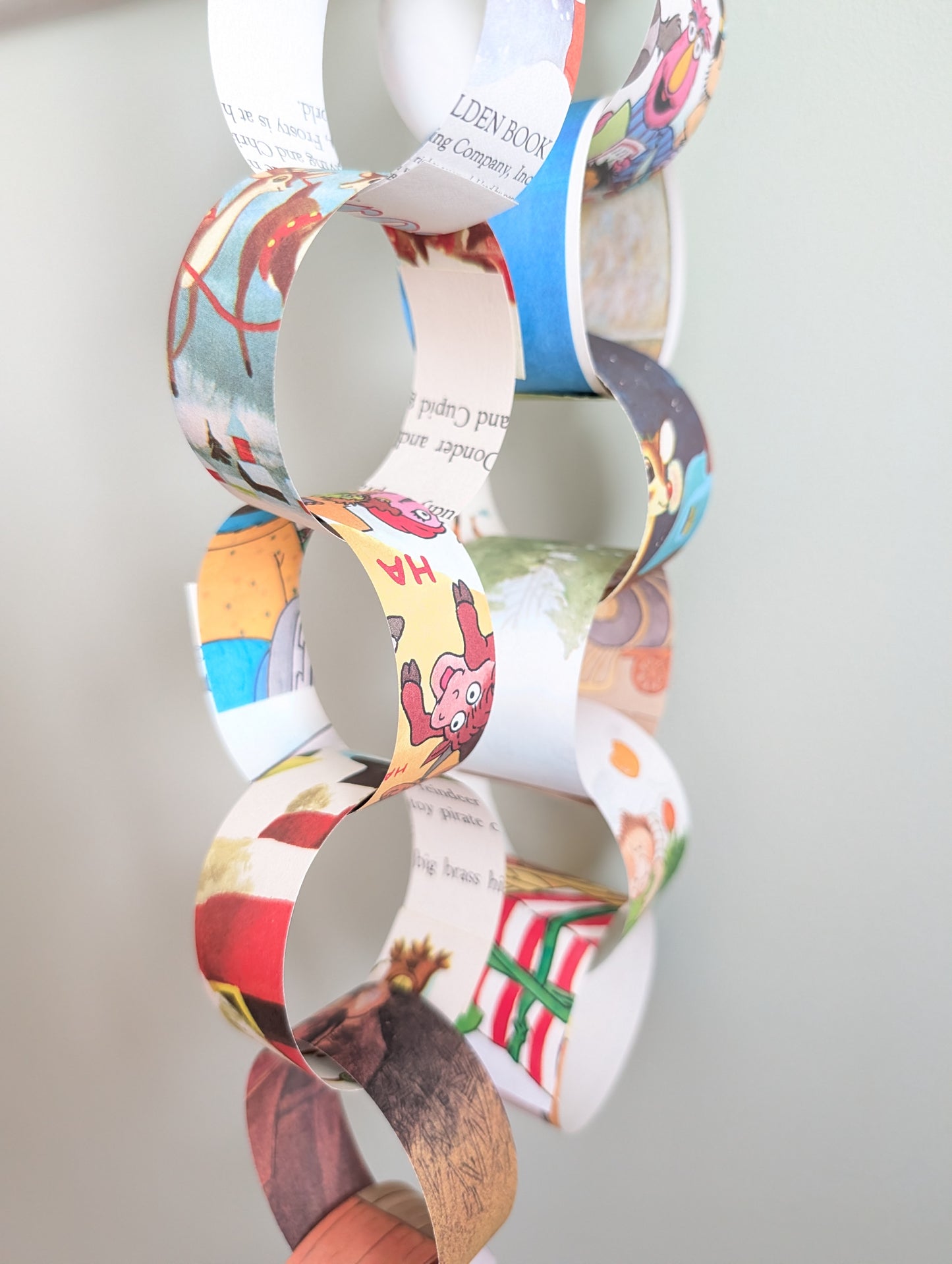 Christmas Golden Book Paper Chain Kit, 31 Chains and Number Stickers to Count Down or Decorate, Made with Book Pages, 1 or 1.5 Inches Wide